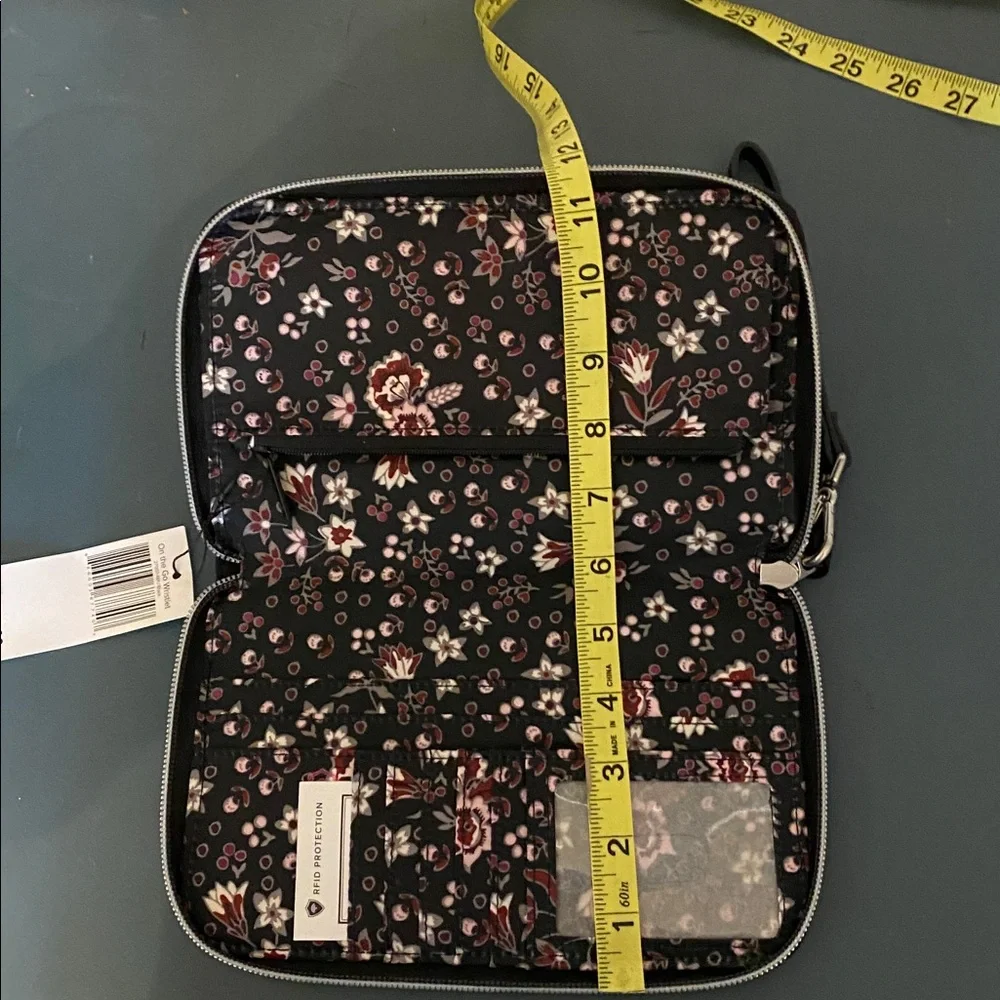 NWT Vera Bradley On The Go Wristlet. Black quilted. RFID protected. Card holders